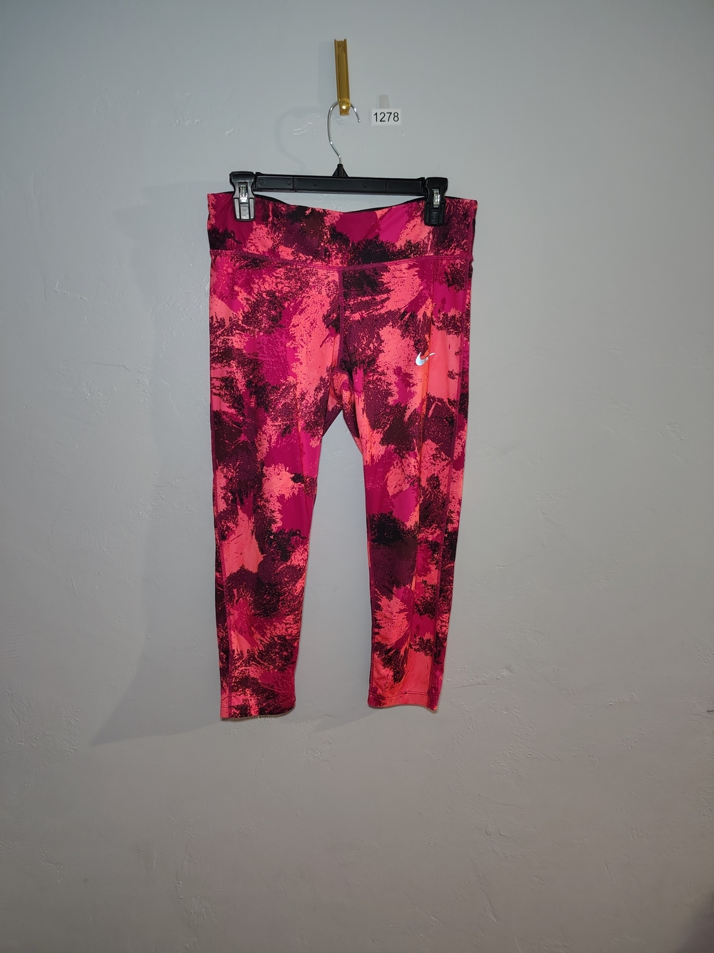Nike Women's Bright Pink & Magenta Camo Capris